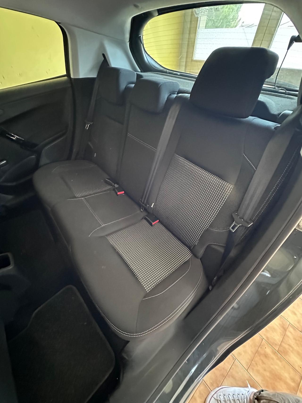 Peugeot 208 1.2benz. Allure