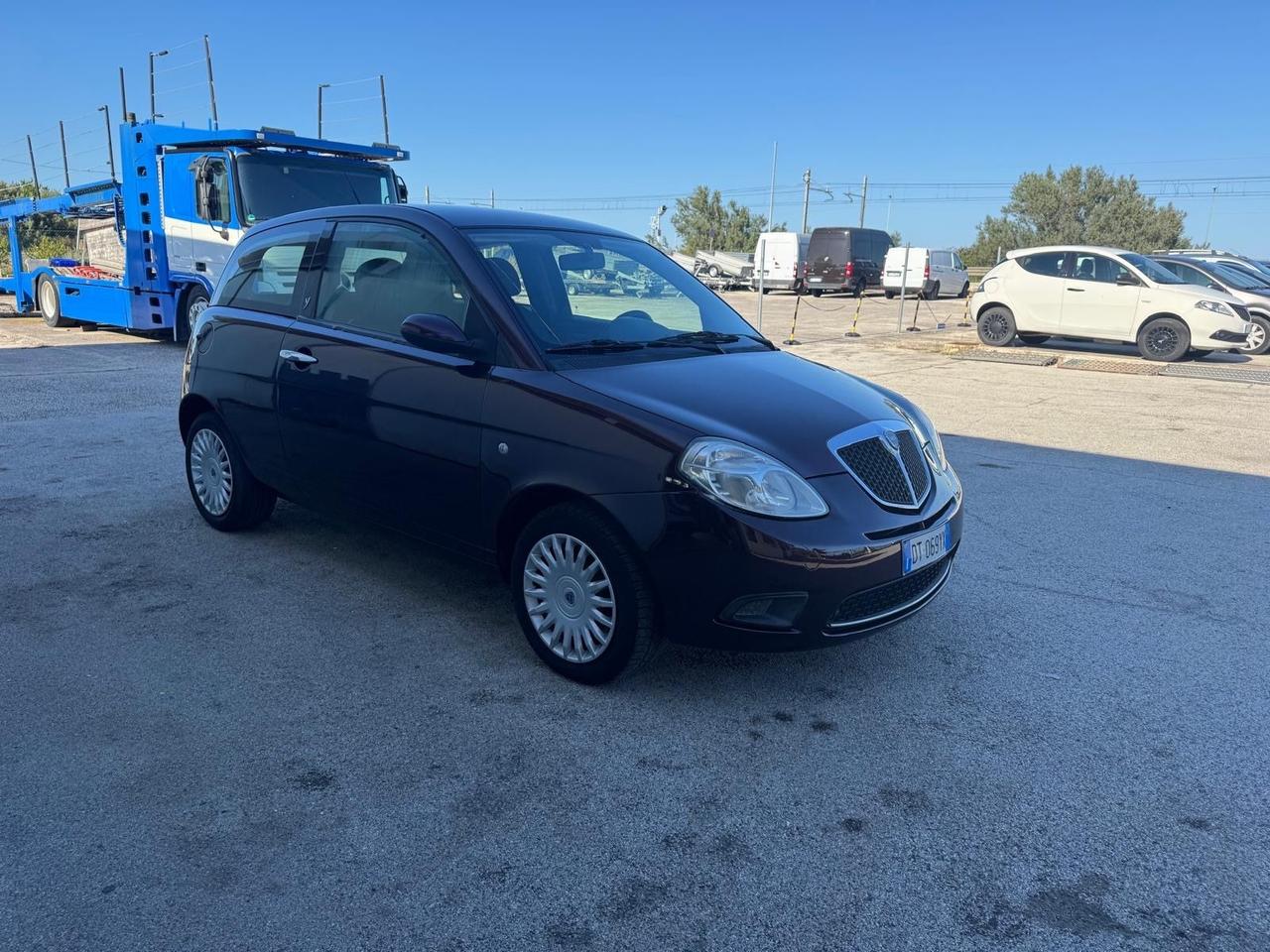Lancia Ypsilon 1.2 versus neo p ok