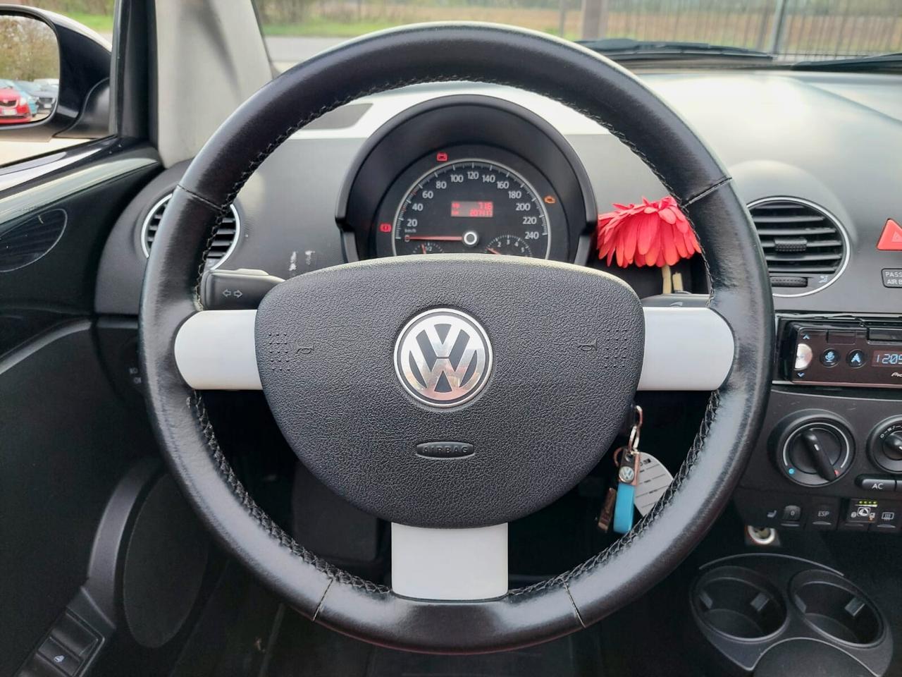 VW New Beetle 1.6 Cabrio Red Lim. Edt. GPL - 2010