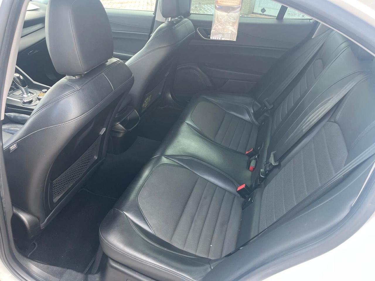 Alfa Romeo Giulia 2.2 Turbodiesel 180 CV Business Sport