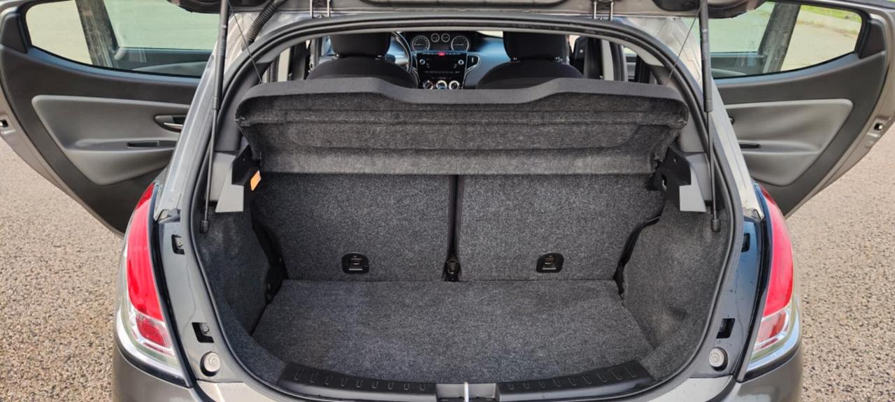 Lancia Ypsilon 0.9 TwinAir 85 CV 5 porte Metano Ecochic Gold