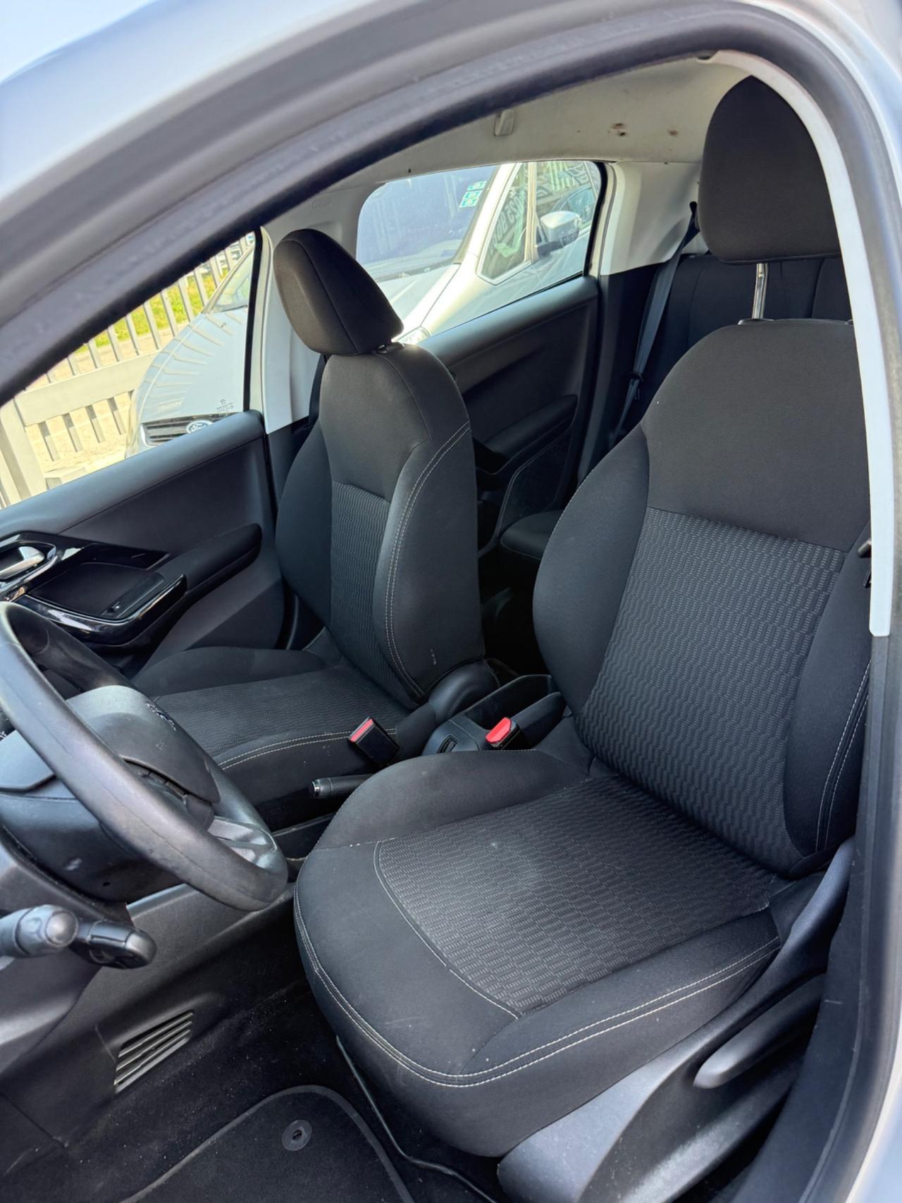 Peugeot 208 BlueHDi 75 5 porte Allure
