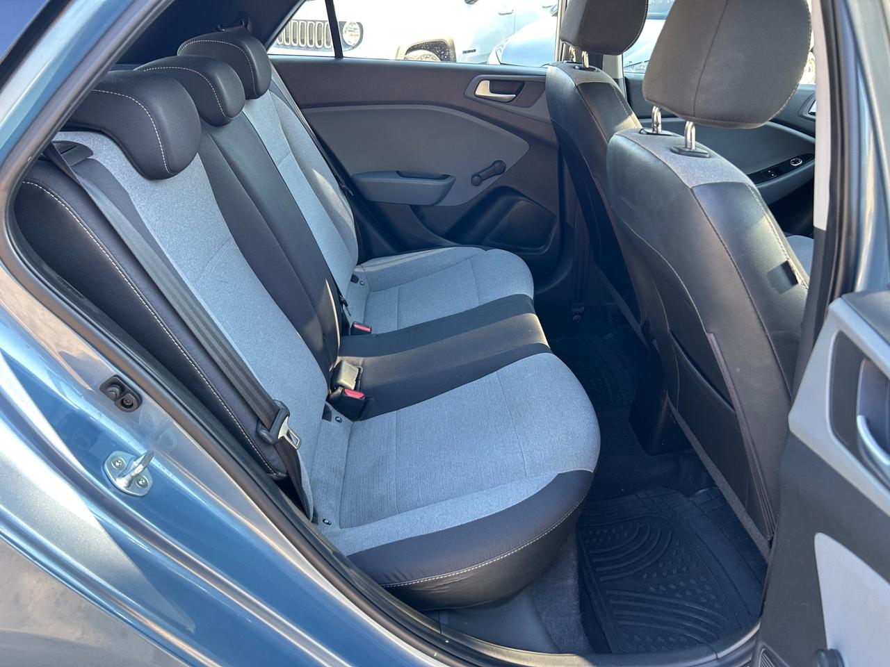 Hyundai i20 1.2 84 CV 5 porte Comfort neopatentati permute