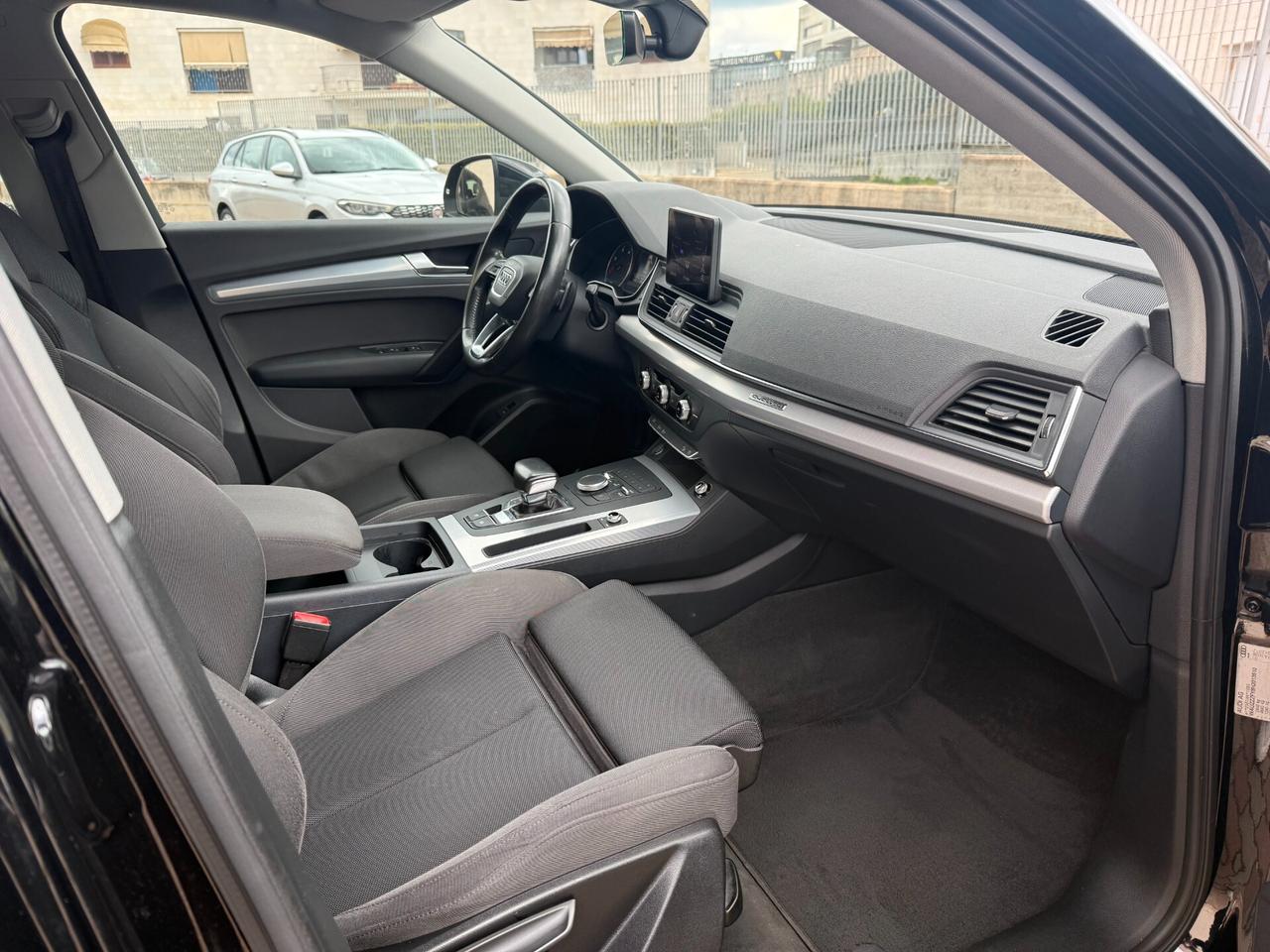 Audi Q5 2.0 40 TDI quattro S tronic Business Sport