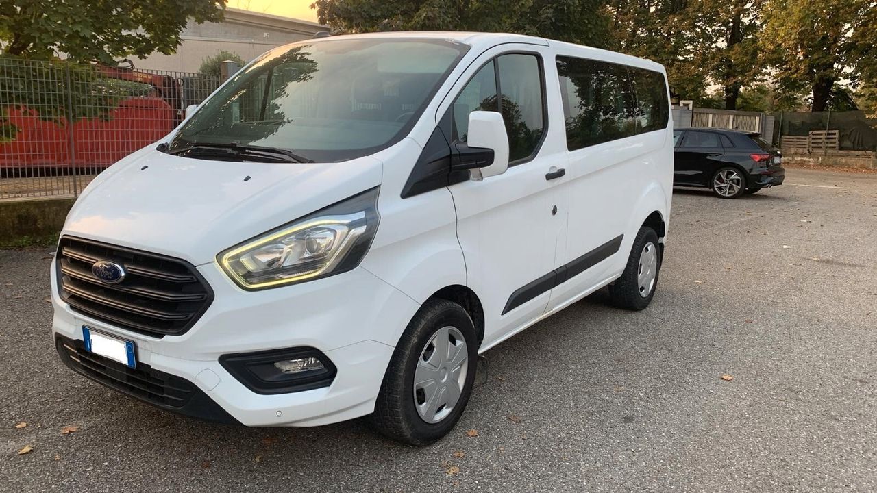 Ford Tourneo Custom 2019 photo 2