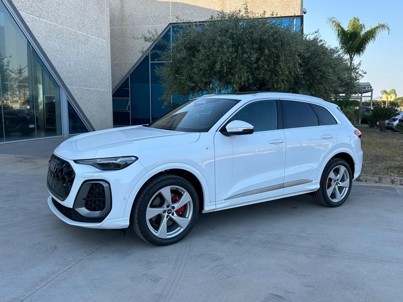 Audi Q5 2.0 tdi Sline Possibilità noleggio no scoring