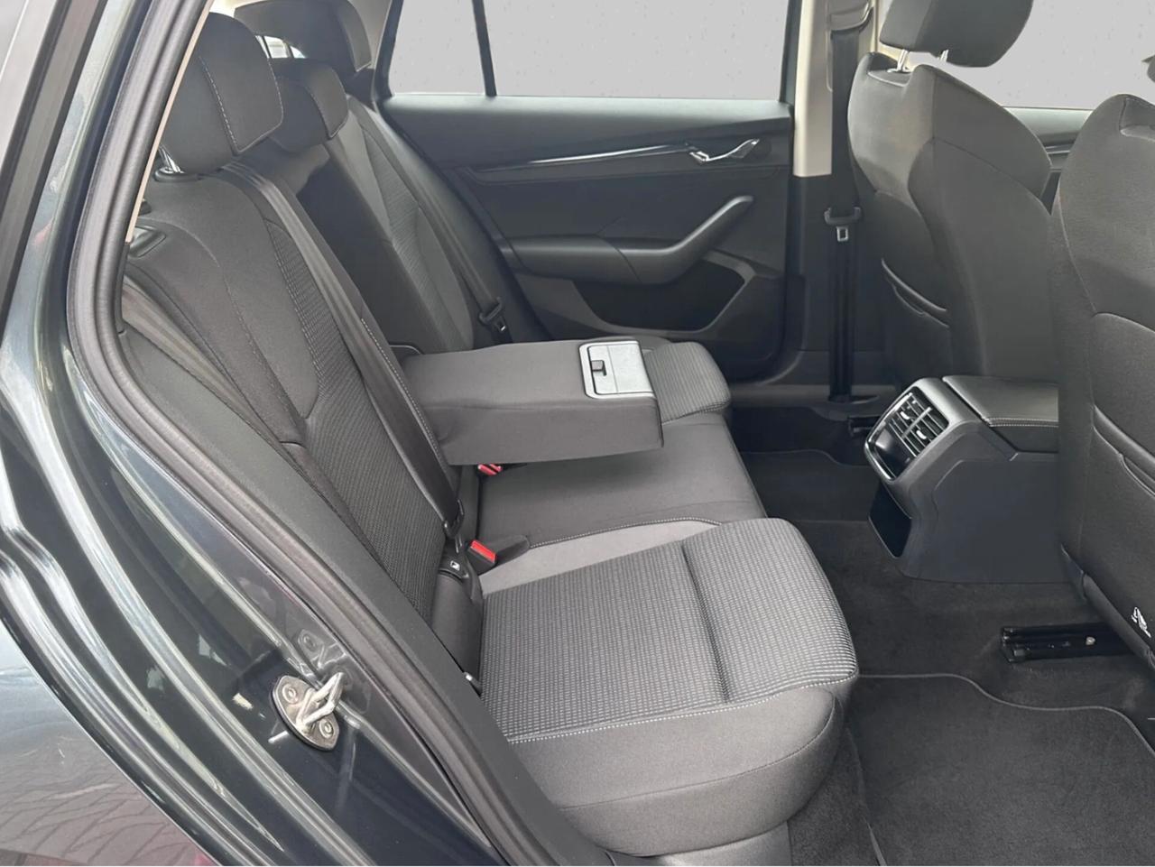 Skoda Octavia Wagon 2.0TDI 116CV DSG, Fari LED