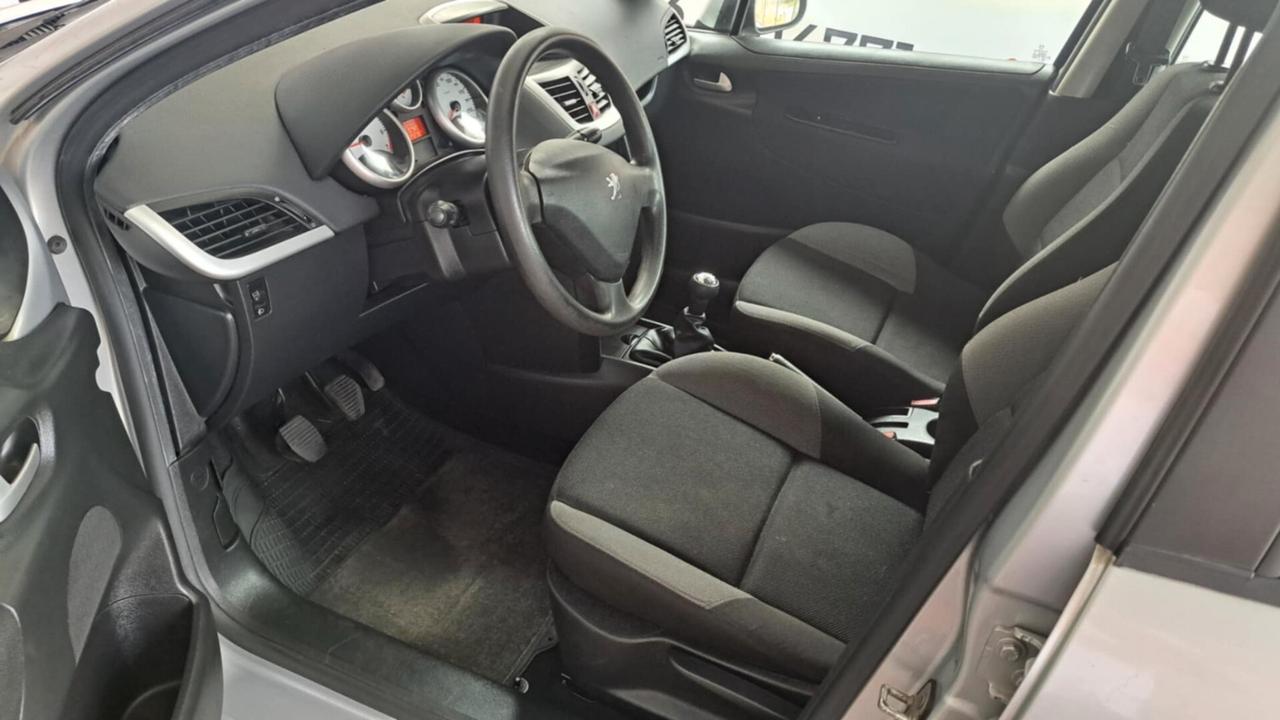 Peugeot 207 1.4 8V 75CV 5p. ONE Line