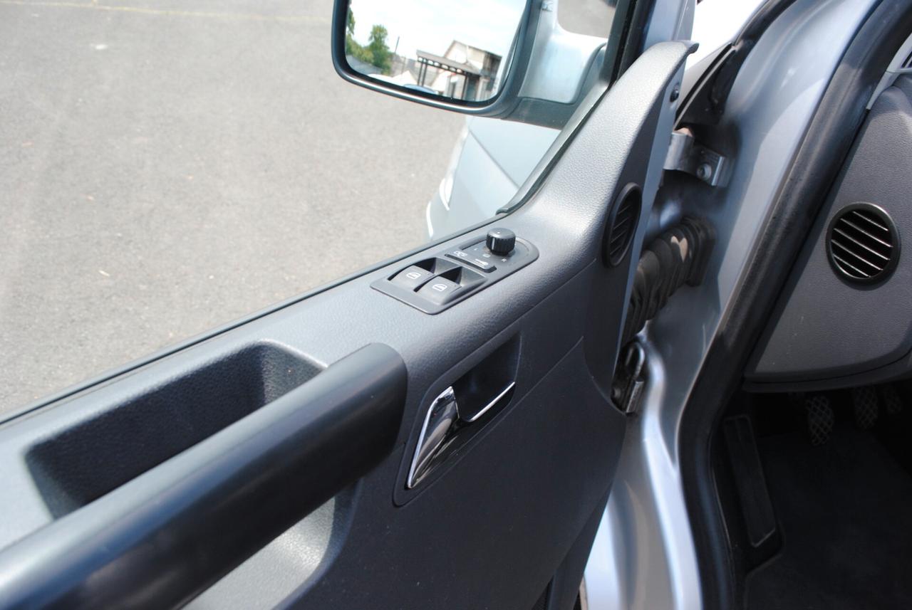 Volkswagen Transporter Caravelle 2.5 TDI/130CV PL 8 POSTI/TAGL. VW