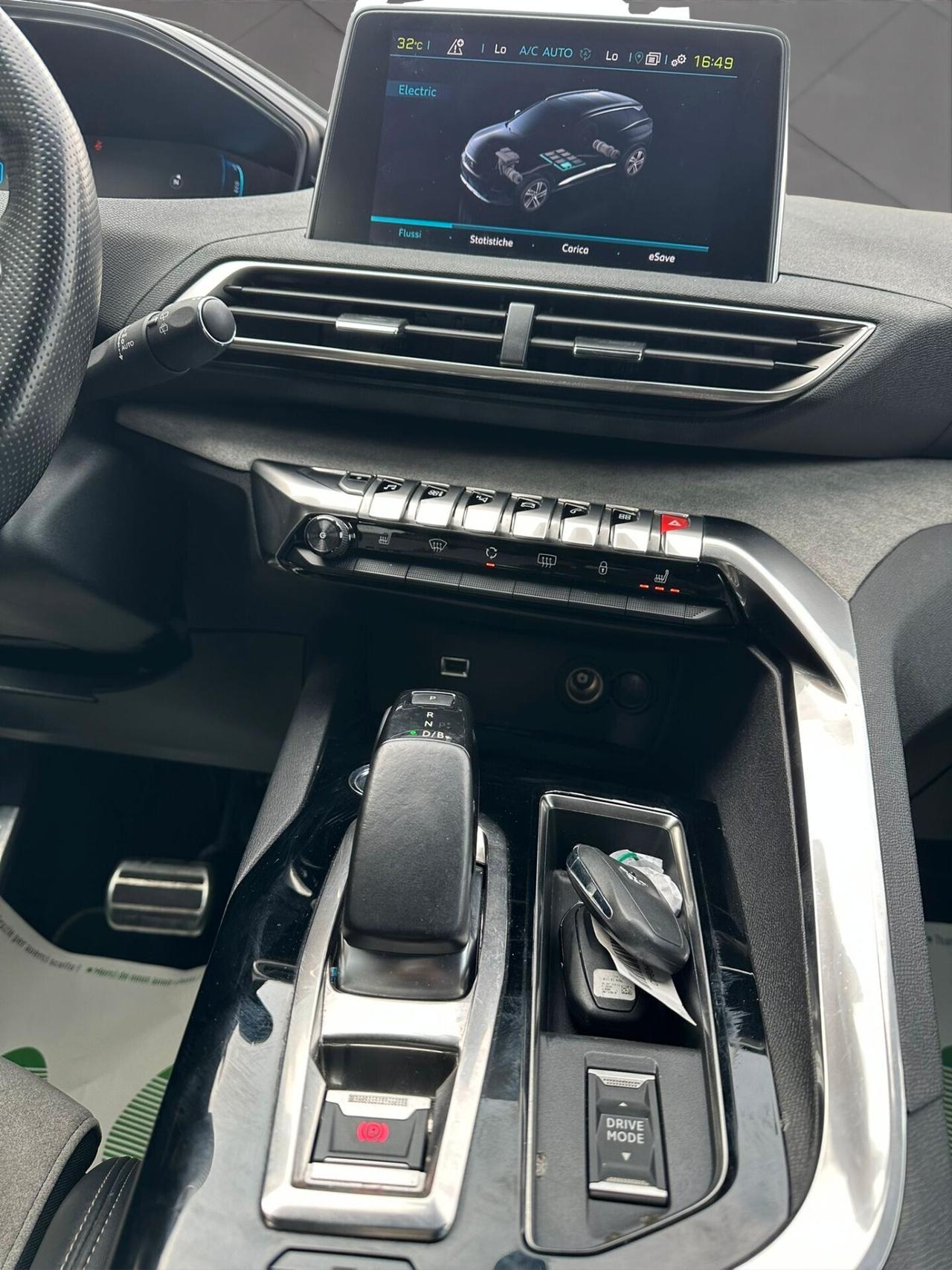 Peugeot 3008 Hybrid4 300 e-EAT8 GT