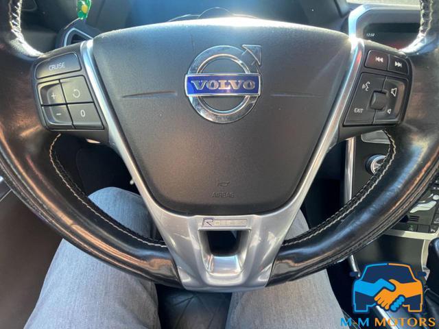 VOLVO XC60 D4 AWD doppio treno di gomme