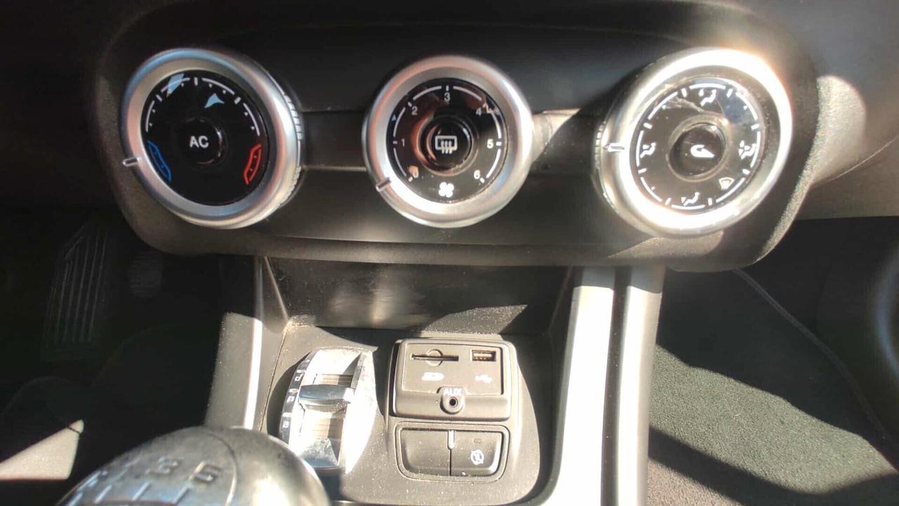 Alfa Romeo Giulietta 1.6 Diesel 120 CV Business Euro 6 – Navi – Sensori PDC