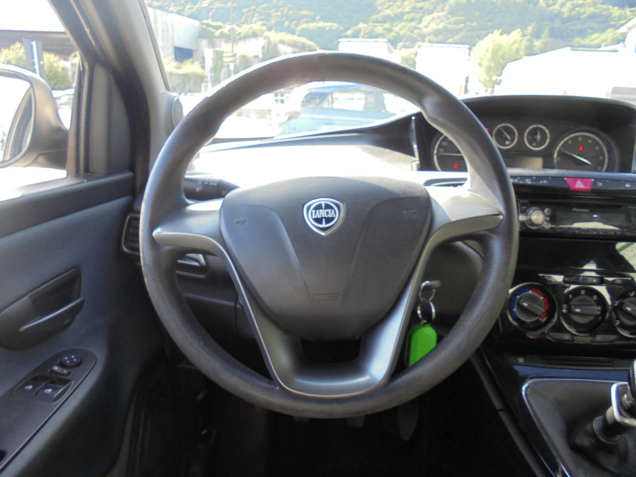 Lancia Ypsilon 1.2 69 CV 5 porte Gold