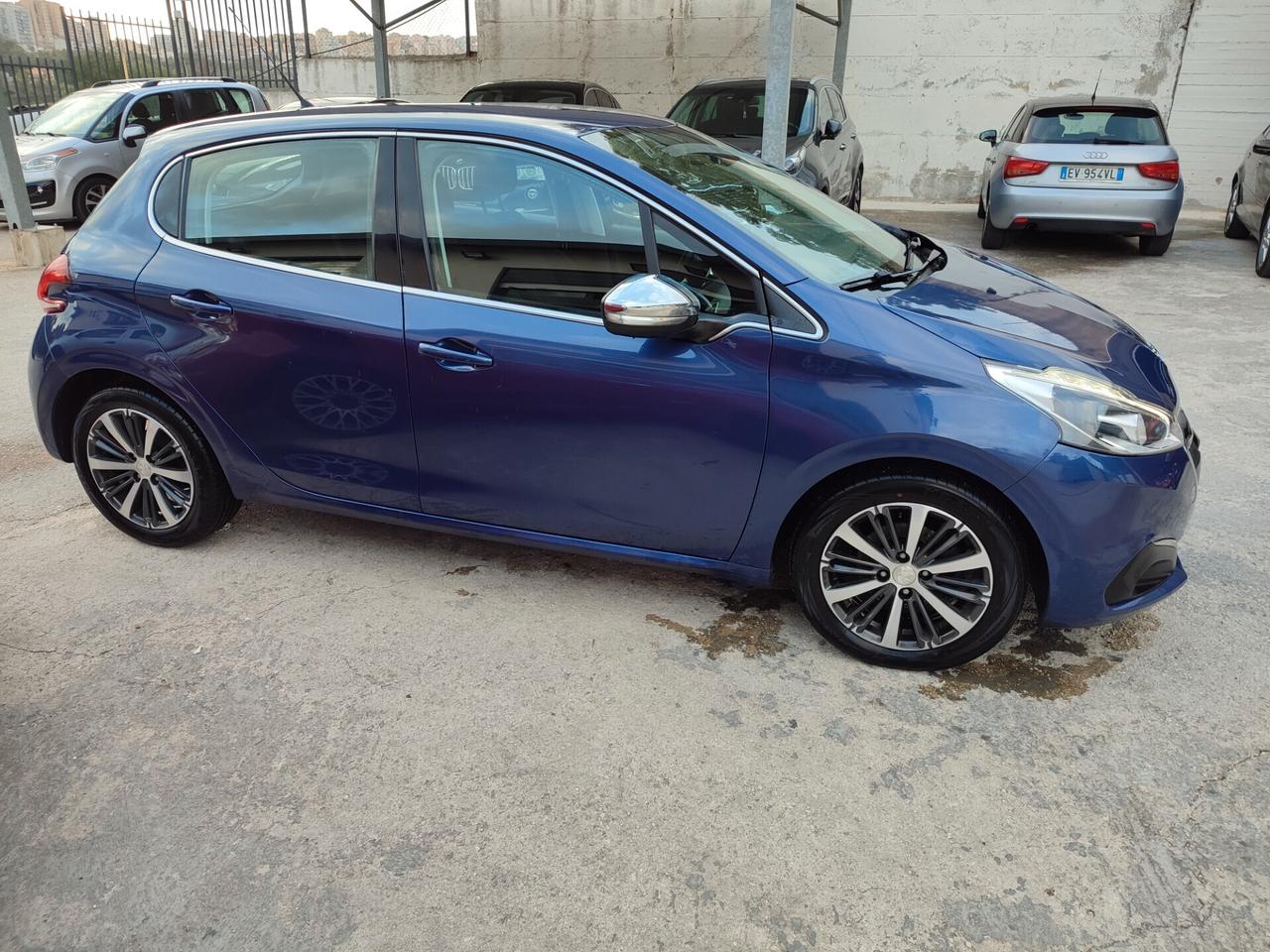 Peugeot 208 PureTech 82 5p. GPL Allure