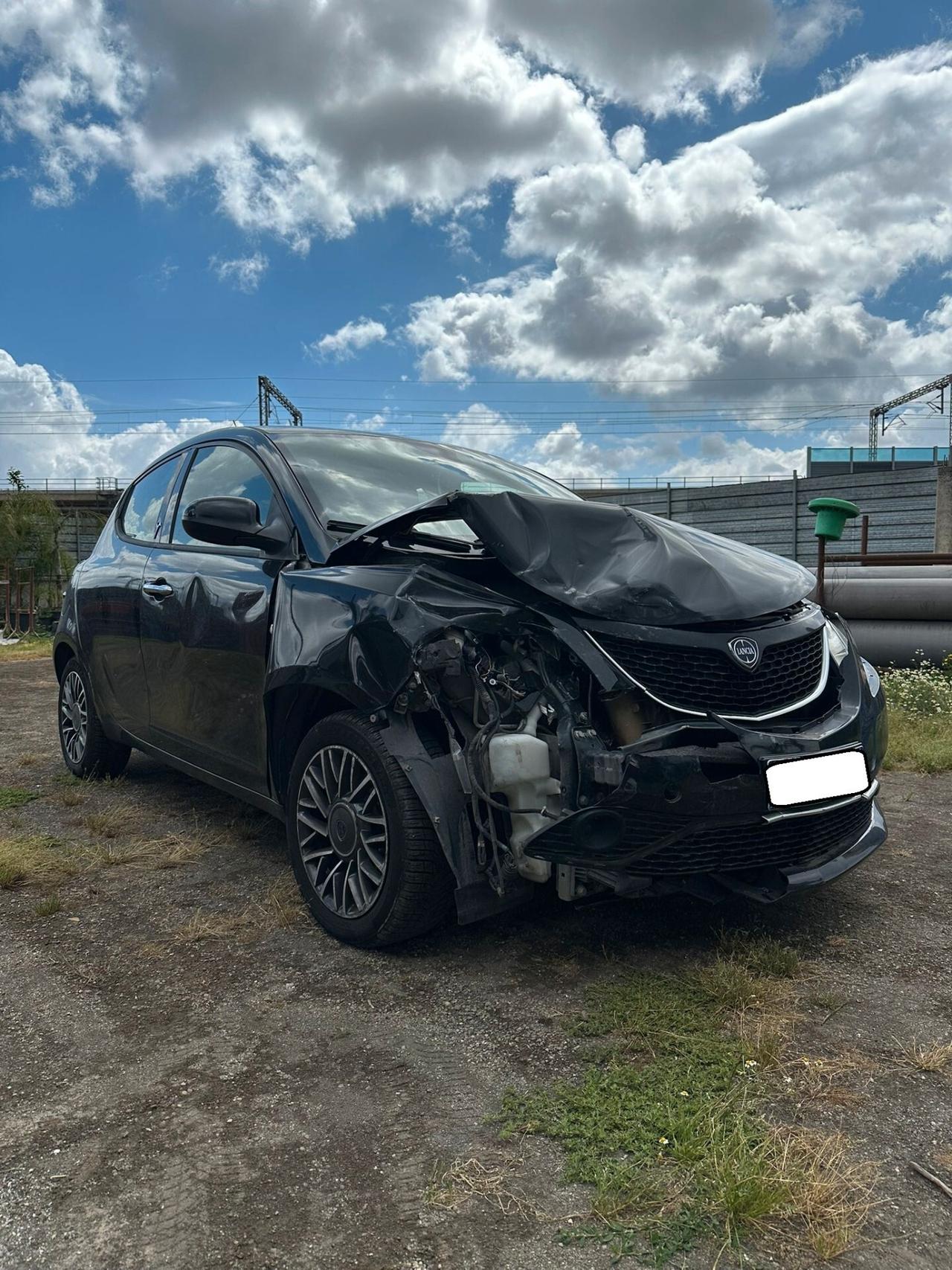 Lancia Ypsilon 1.2 69 CV BENZ/GPL SINISTRATA