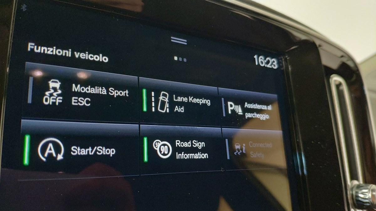 VOLVO Xc40 T2 Geartronic Momentum Pro N-1