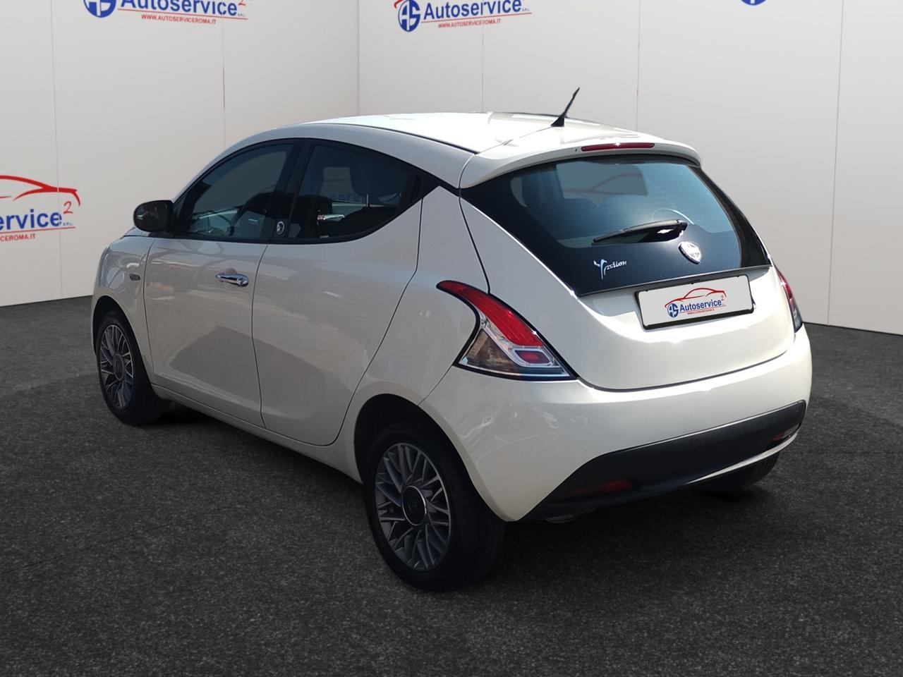 Lancia Ypsilon 5 Porte Ypsilon 1.2 8v Silver ecochic Gpl 69cv