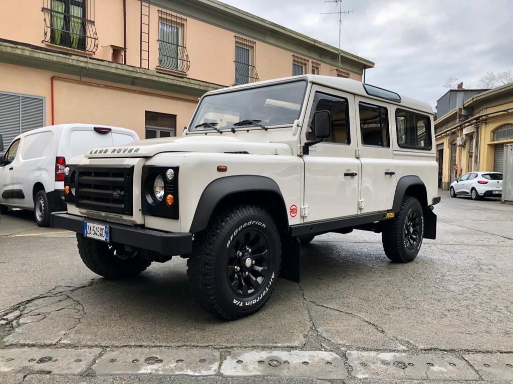 Land Rover Defender 110 2.4 TD4 Station Wagon E