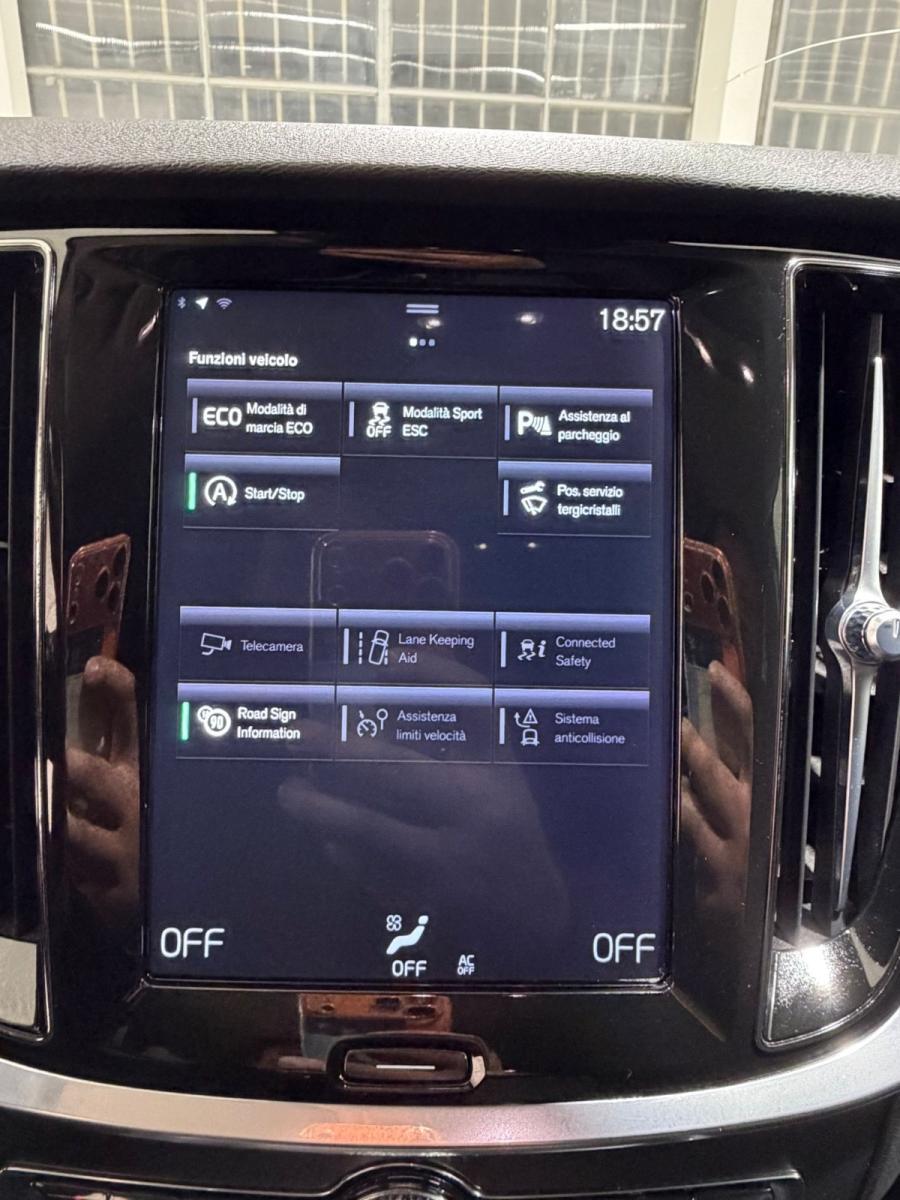 VOLVO - V60 - D3 Geartronic R-design