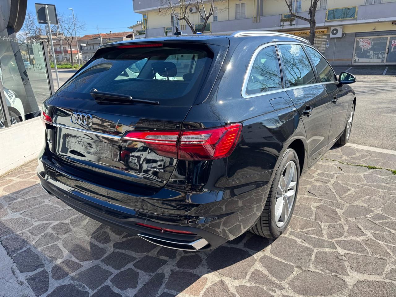 Audi A4 Avant 40 TDI quattro S tronic Business Advanced