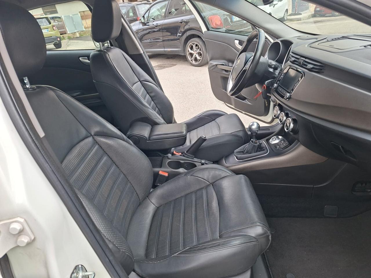 Alfa Romeo Giulietta 1.6 JTDm * 120 CV * Distinctive * Navi * Interni in pelle Quadrifoglio * Garantita 12 Mesi