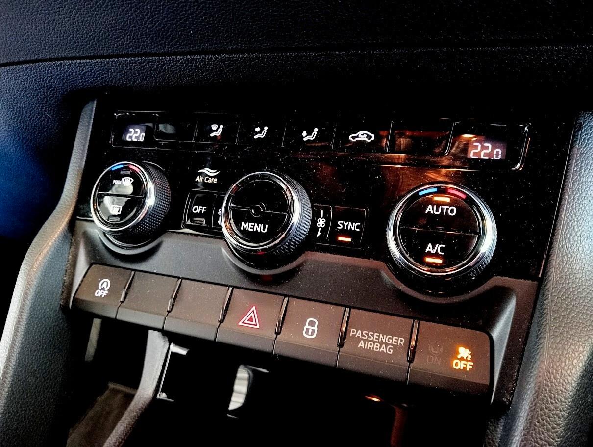 Skoda Karoq 1.6 TDI AMBITION CARPLAY CAMERA 17" PRONTA CONS