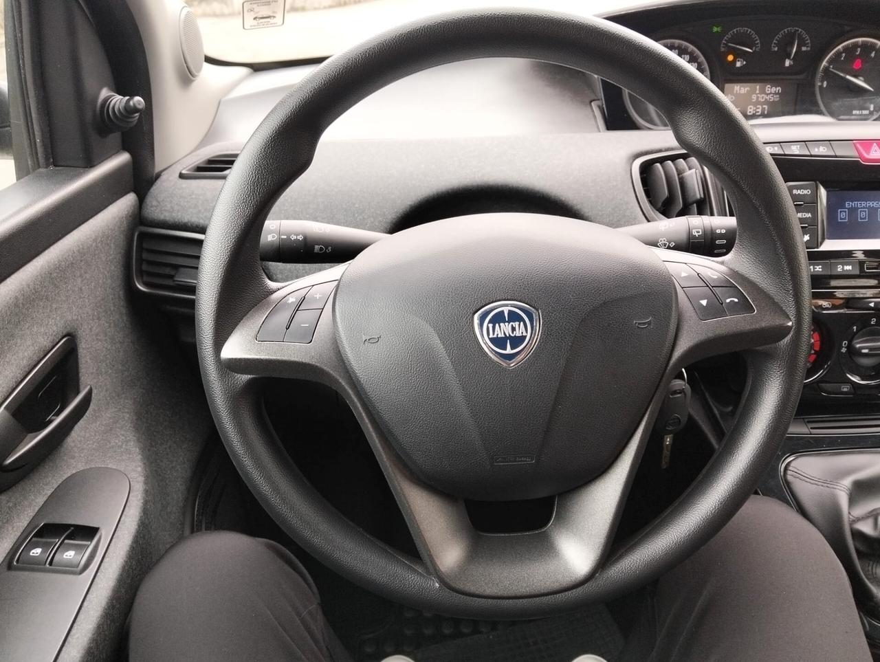 Lancia Ypsilon 1.0 FireFly 5 porte S&S Hybrid Ecochic Silver