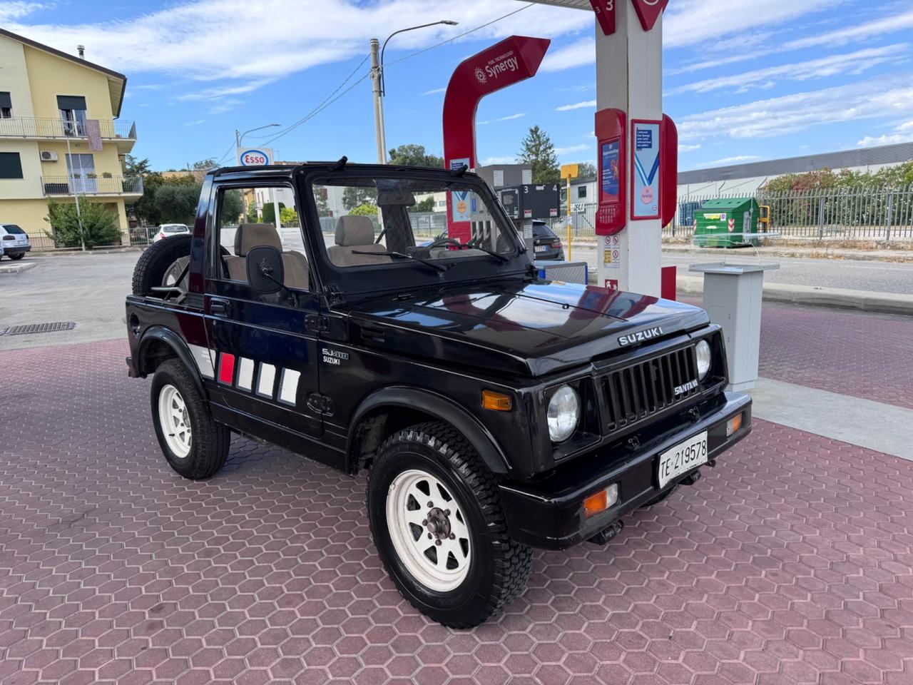 Suzuki Santana SJ 410 SJ413 Cabriolet De Luxe