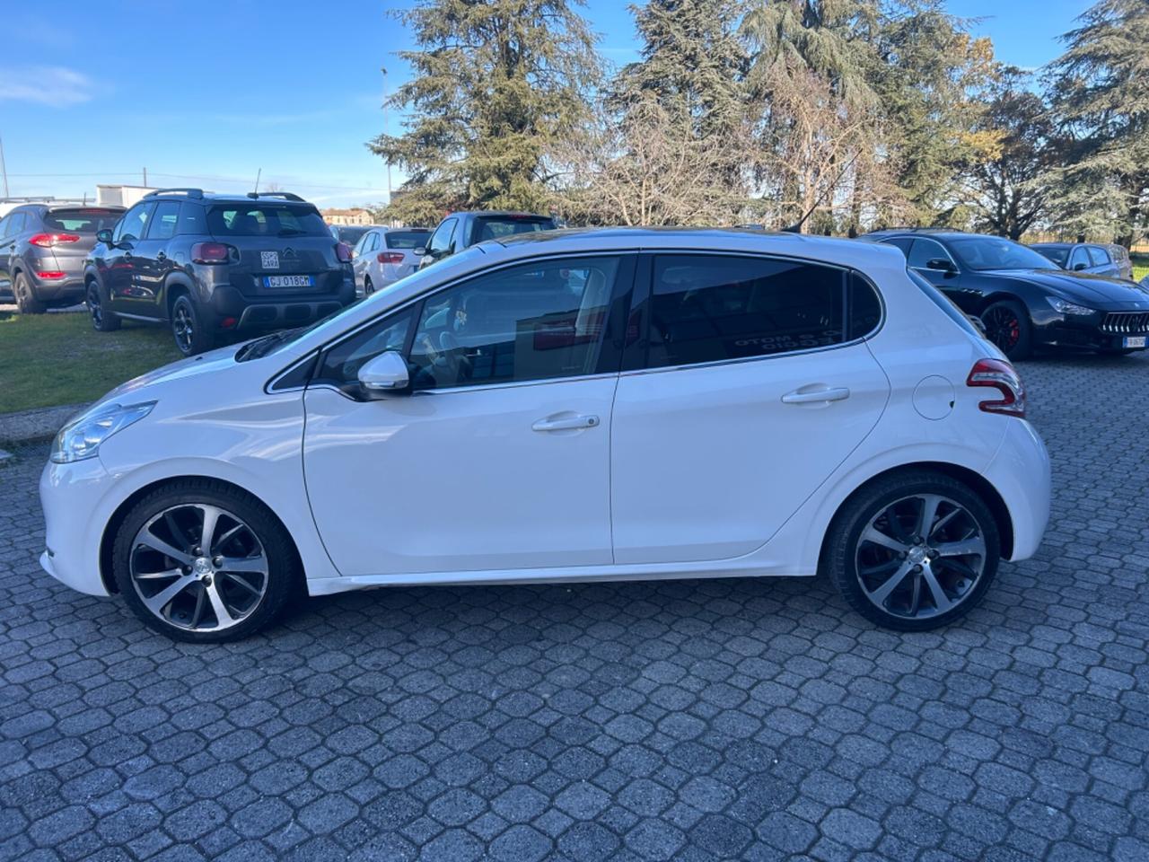 Peugeot 208 1.6 e-HDi 92 CV Stop&Start 5 porte Allure