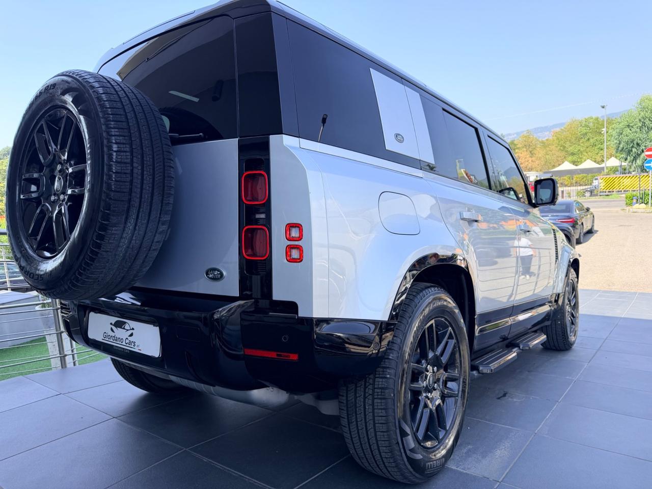 Land Rover Defender 110 3.0D I6 200 CV AWD Auto SE