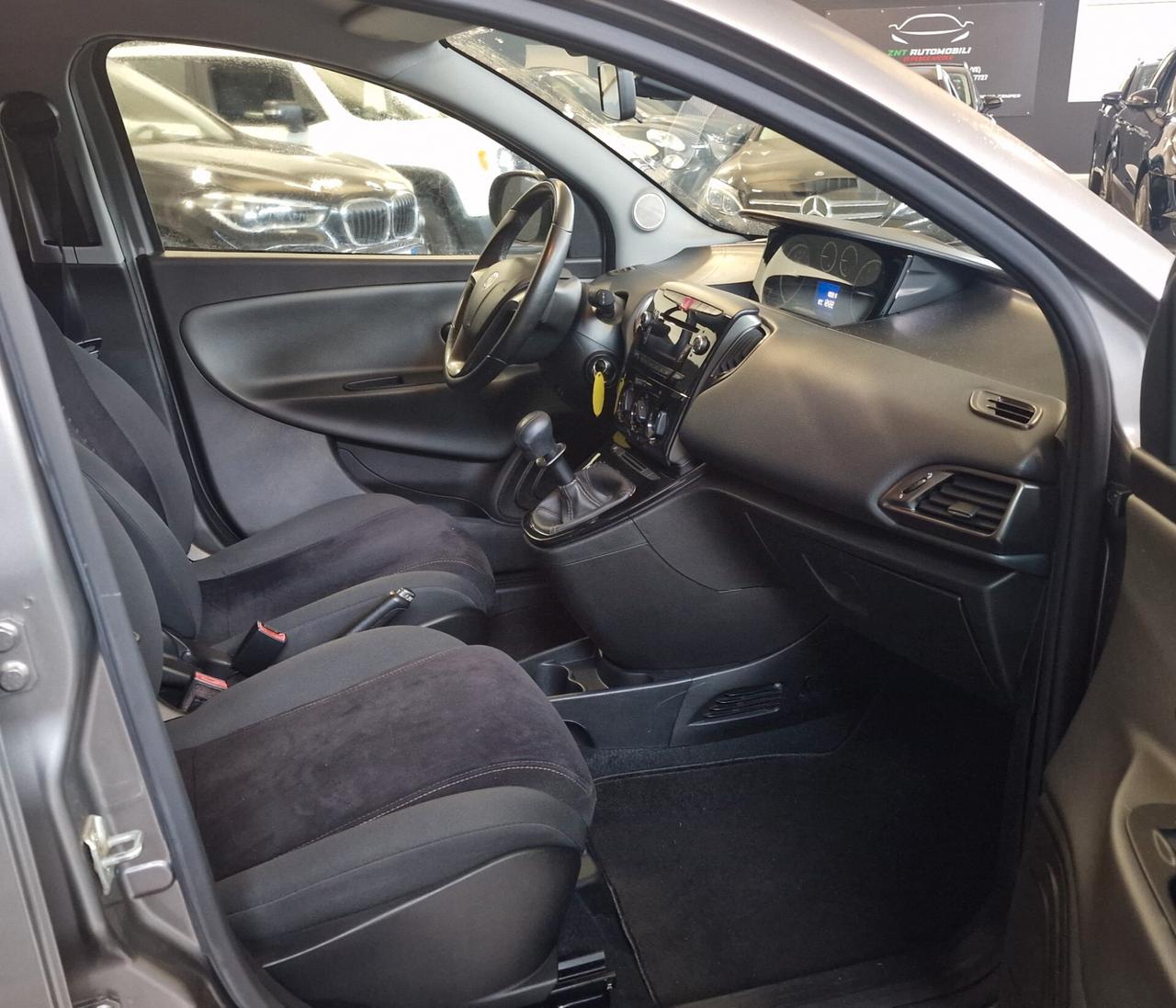 Lancia Ypsilon 1.2 69 CV 5 porte S&S Platinum