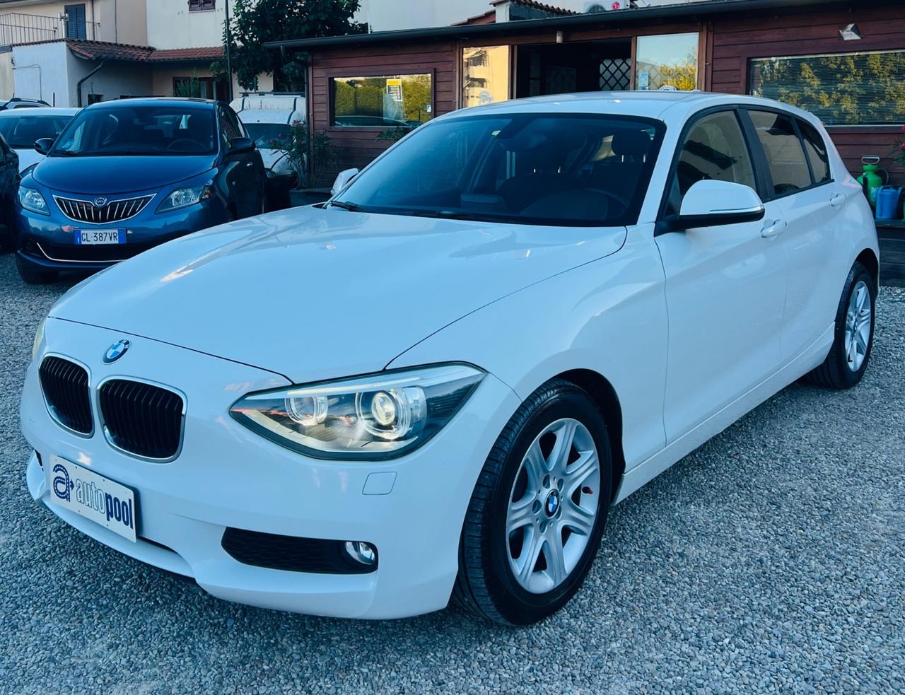 Bmw 116 116i 5p. Unique