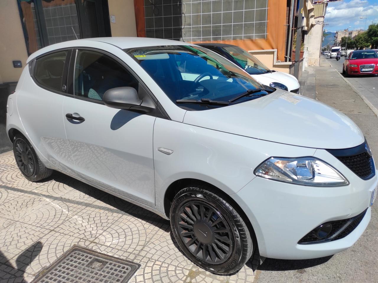 Lancia Ypsilon 2021 1.0 hybrid ubs aux bluetooth