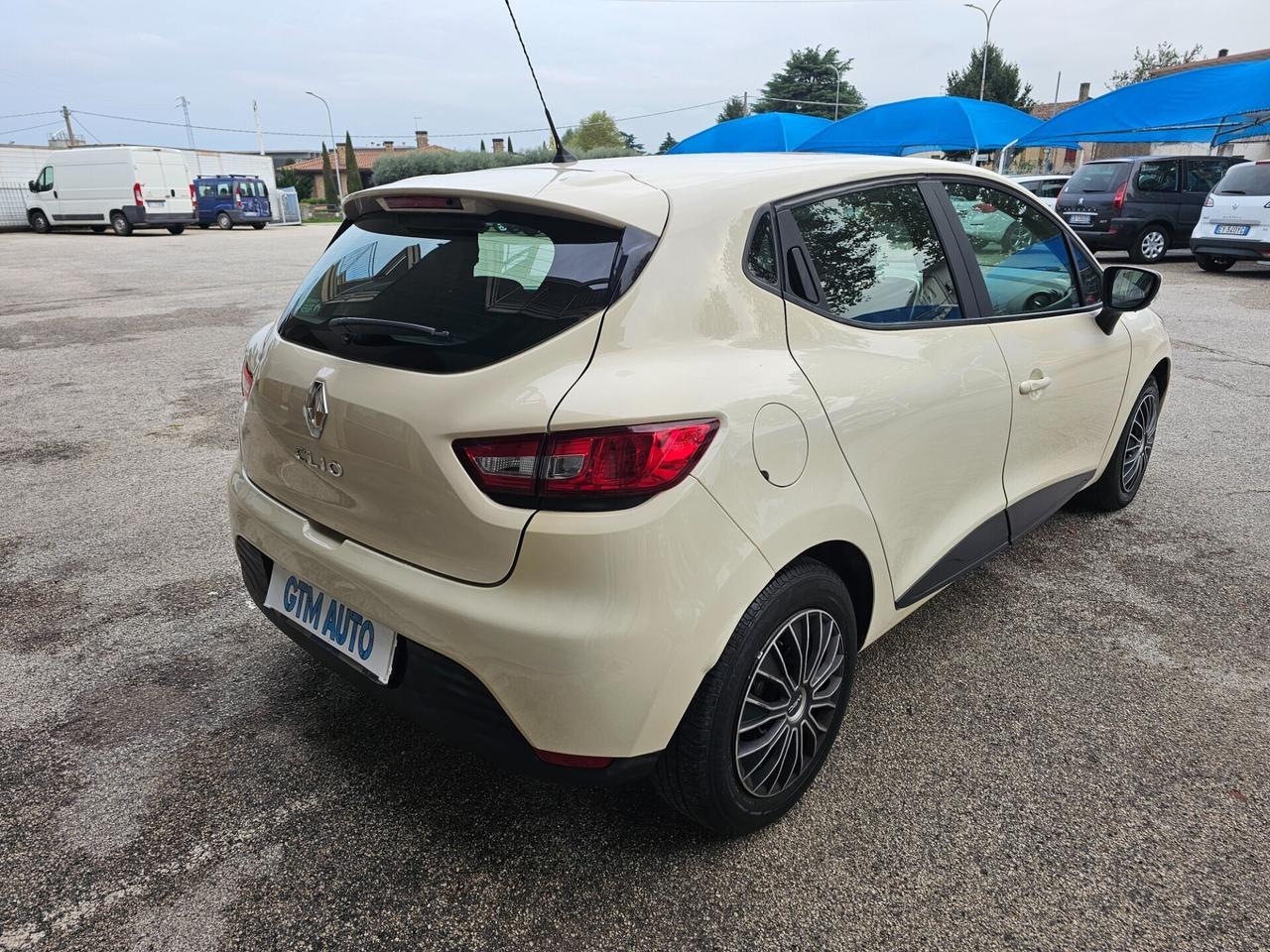 Renault Clio 1.2 75CV -OK Neopatentati