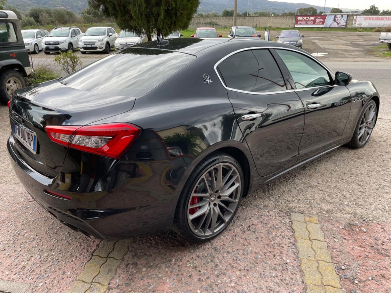 Maserati Ghibli V6 430 CV Q4 Gransport