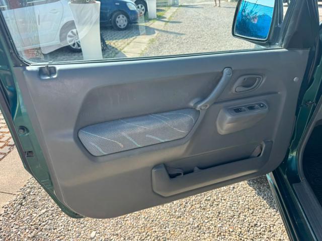 SUZUKI Jimny 1.3i 16V cat 4WD JLX