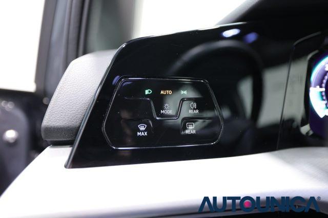 VOLKSWAGEN Golf 2.0 TDI 115 CV SCR LIFE FARI LED