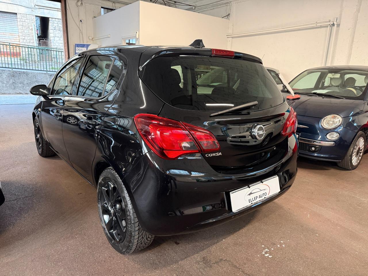 Opel Corsa 1.2 5 porte Black Edition