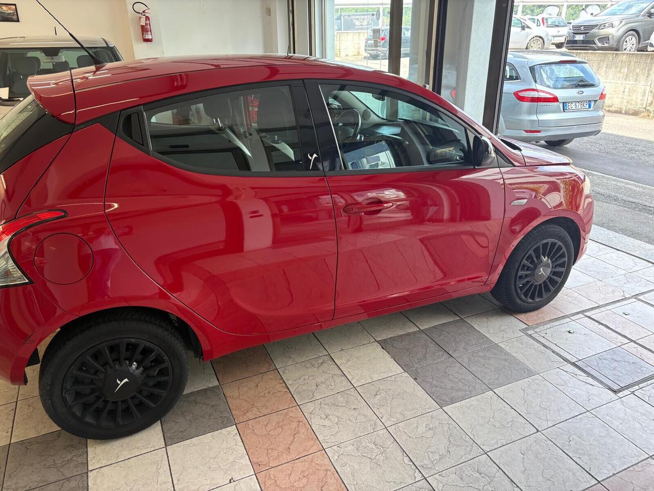 Lancia Ypsilon 1.2 69 CV 5 porte Elefantino