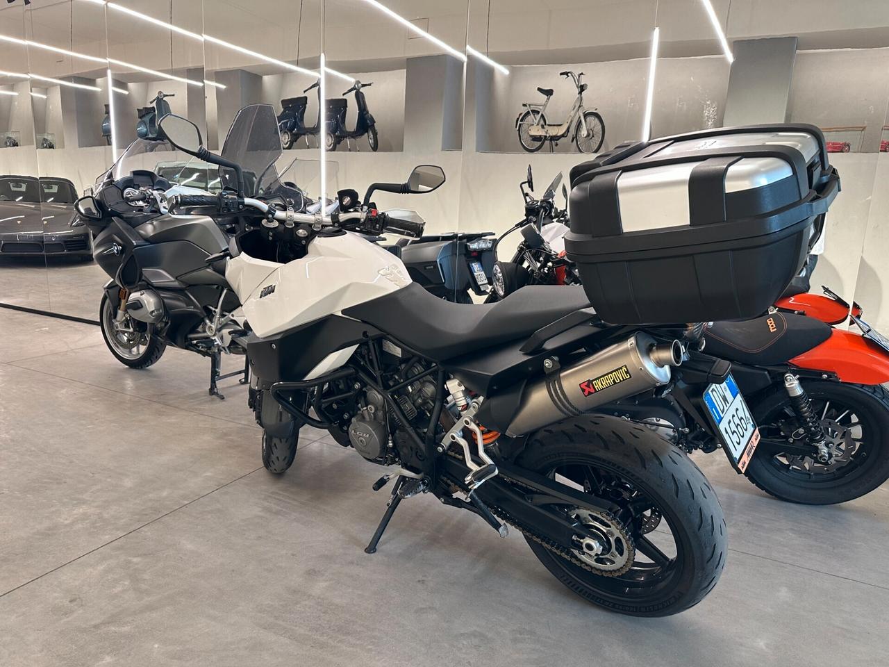 KTM 990 SUPER MOTO 2011