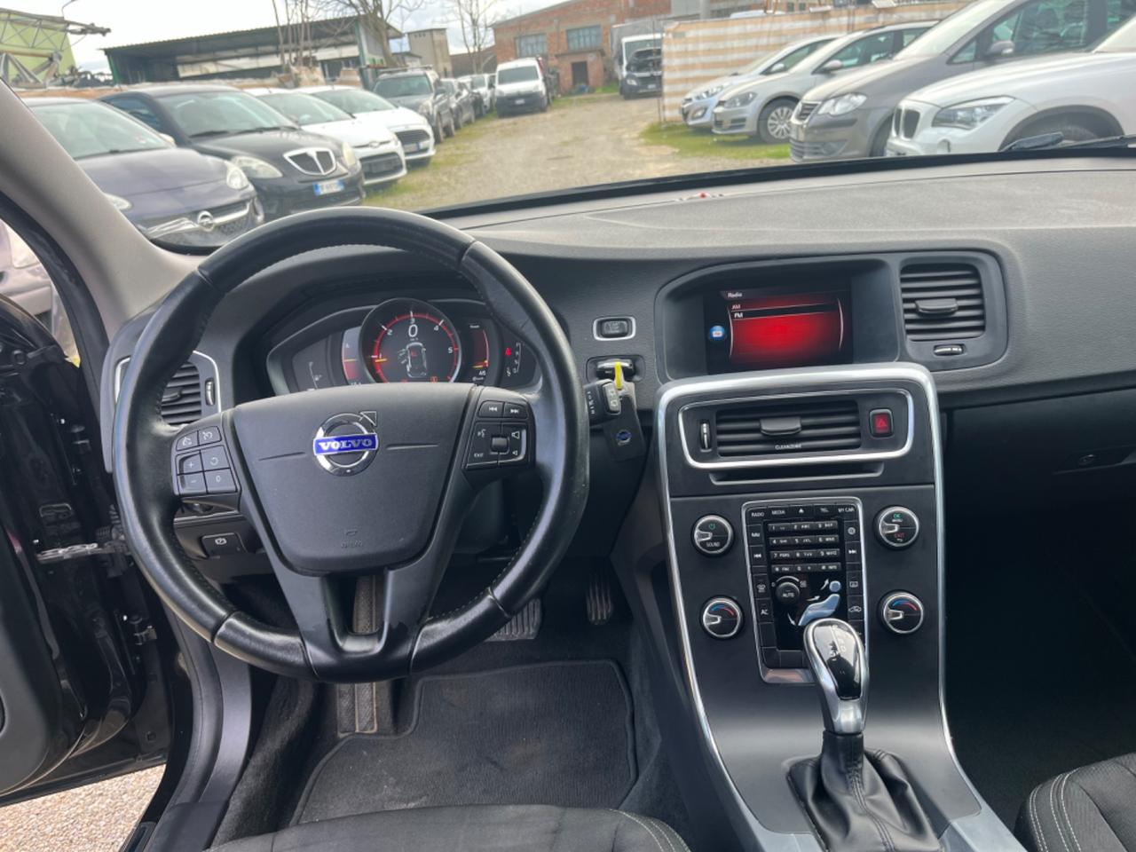 Volvo V60 D3 Geartronic R-design 2018 2.0 DIESEL 108.000 KM