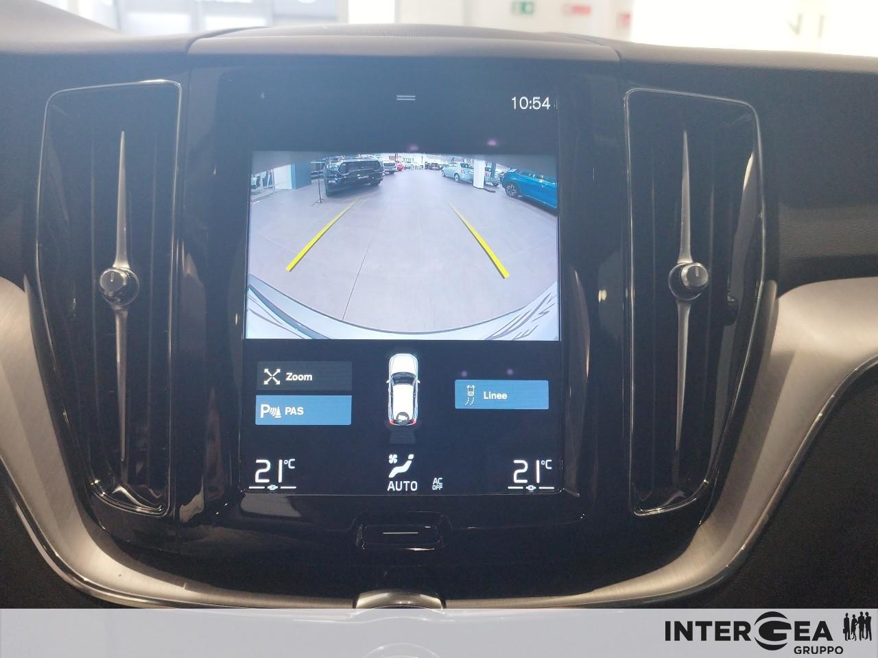 VOLVO XC60 2.0 b4 Momentum Pro auto