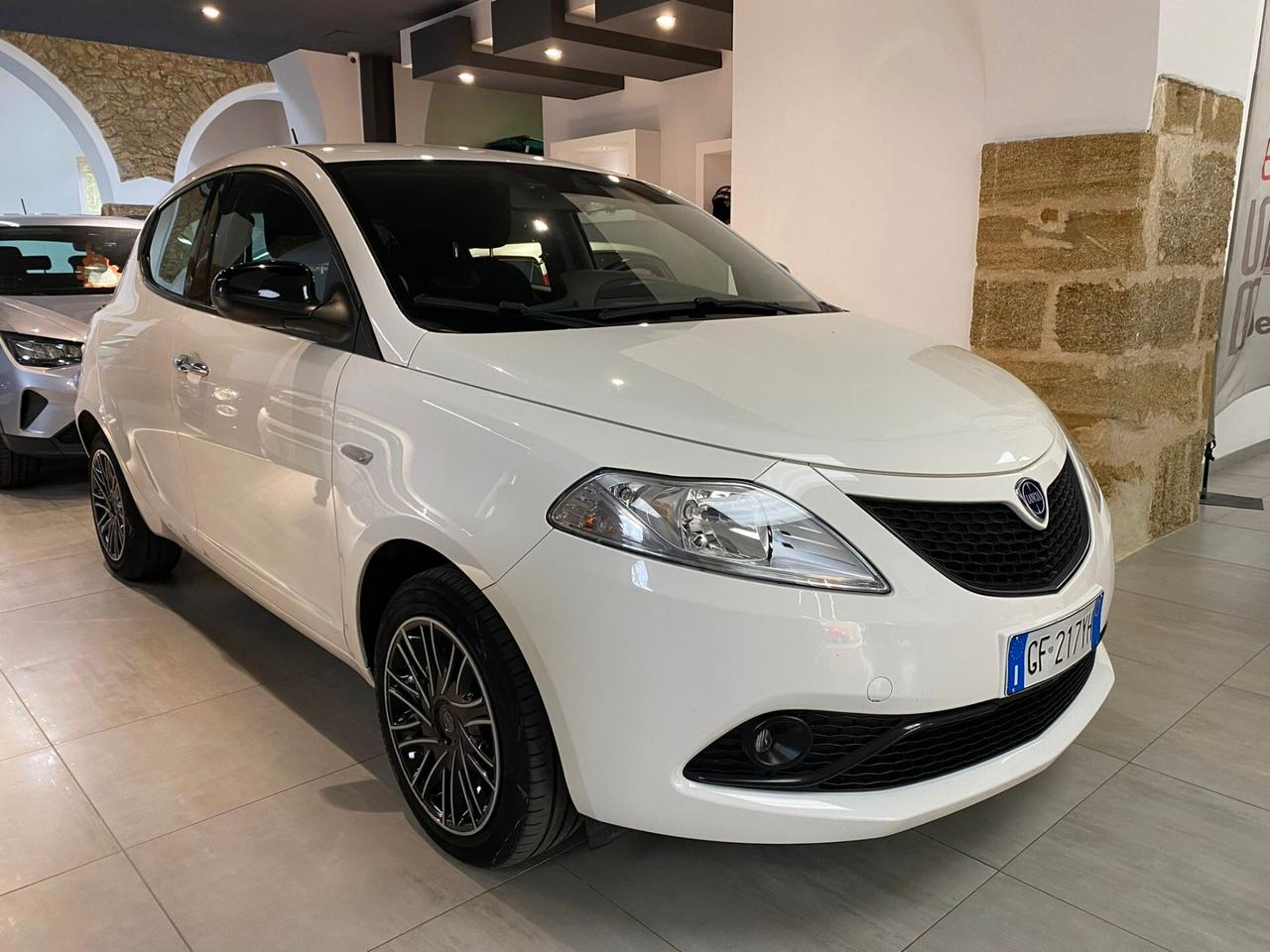 Lancia Ypsilon 1.0 FireFly 5 porte S&S Hybrid Ecochic Gold