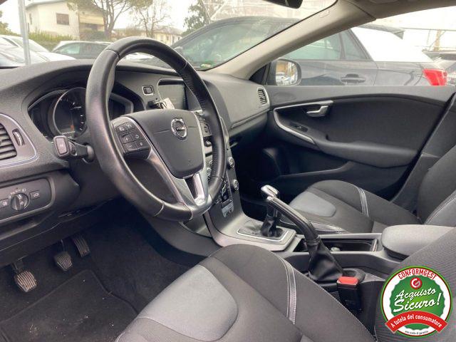 VOLVO V40 D3 Momentum