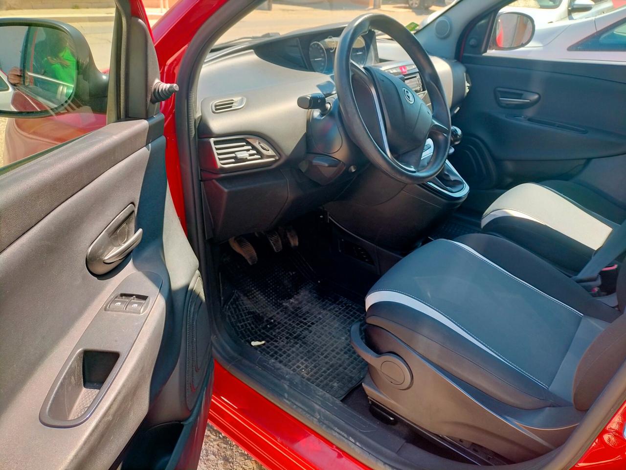 Lancia Ypsilon 1.2 69 CV 5 porte Silver