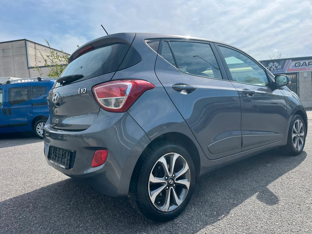 Hyundai I 10 1.0 FIFA WORLD CUP EDITION