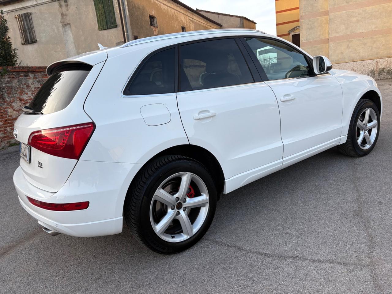 Audi.Q5 .3.0 tdi v6 S line quattro pronta al uso