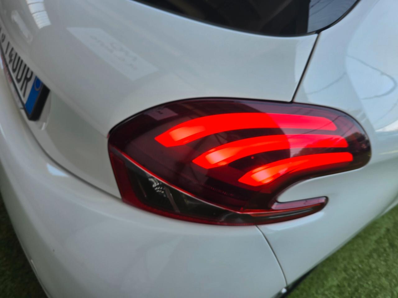 Peugeot 208 1.6HDI 75CV Allure 94000KM-2018