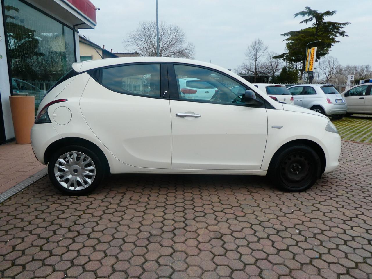 Lancia Ypsilon 1.3 MJT 16V 95 CV 5 porte OK NEOPATENTATI