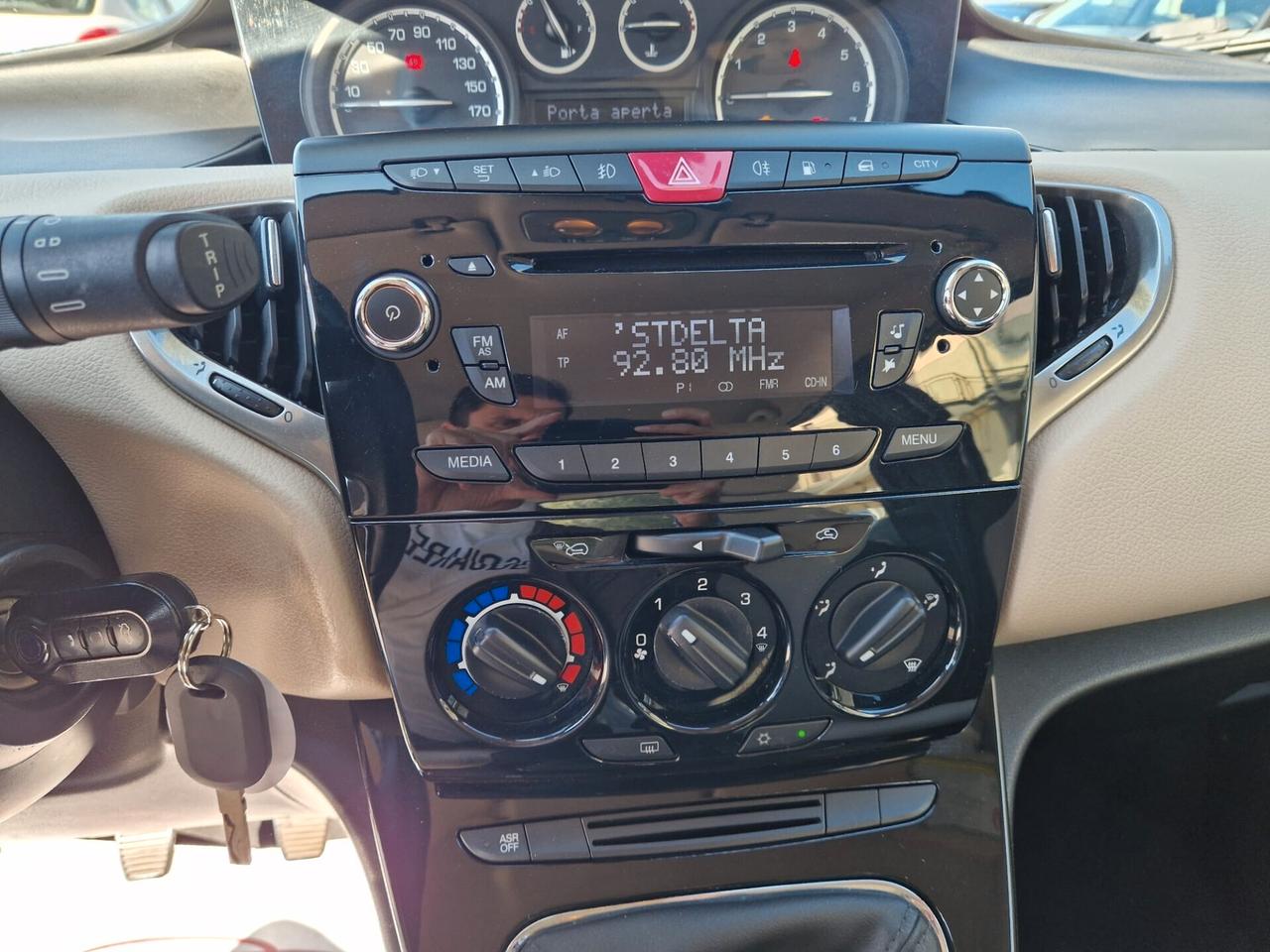 Lancia Ypsilon 0.9 TwinAir 85 CV 5 porte Metano Ecochic Elefantino